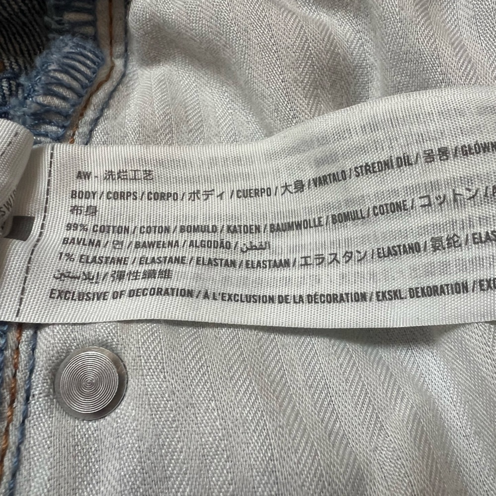 Abercrombie & Fitch High Rise 90s Relaxed Frayed Hem Jean - Picture 6 of 7